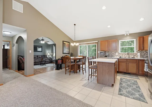 Homes for sale in De Motte, IN | 1726 Elderberry Cir, De Motte, IN 46310 | MLS# 840670