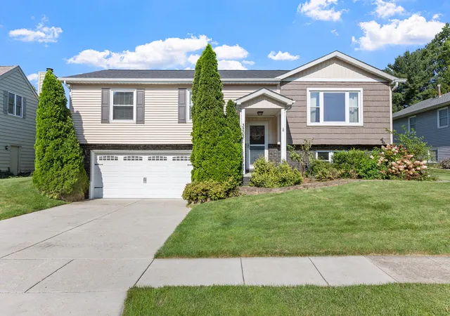 Photo 2 of Single family home for sale at 3203 Parker Dr, Valparaiso, IN 46383 | MLS# 840664 | Listing updated on 2026-08-26