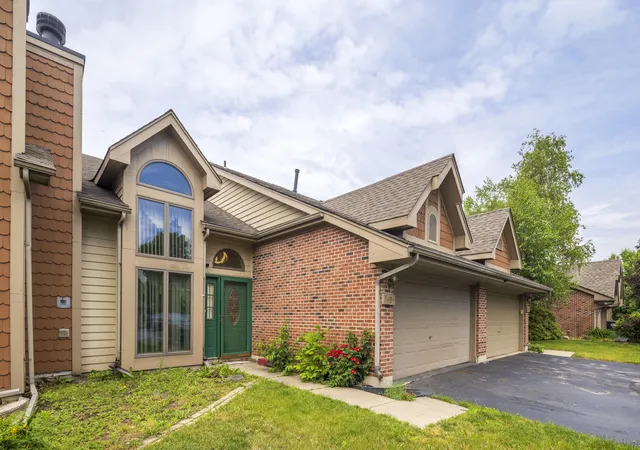 Photo 2 of Townhouse for sale at 1494 Lake St, Hobart, IN 46342 | MLS# 840831 | Listing updated on 2026-10-03