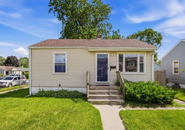 Homes for sale in Hammond, IN | 1324 175th St, Hammond, IN 46324 | MLS# 840745