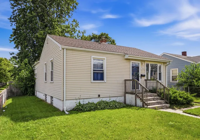 Homes for sale in Hammond, IN | 1324 175th St, Hammond, IN 46324 | MLS# 840745