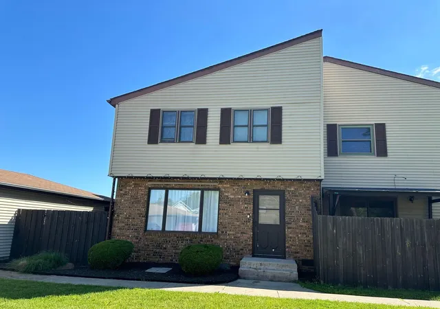 Homes for sale in Schererville, IN | 216 Plum Creek Dr #3, Schererville, IN 46375 | MLS# 840952