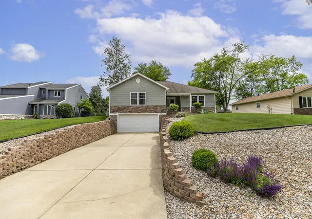 5th image of 2352 Four Seasons Pkwy, Crown Point, IN 46307 | MLS# 840776