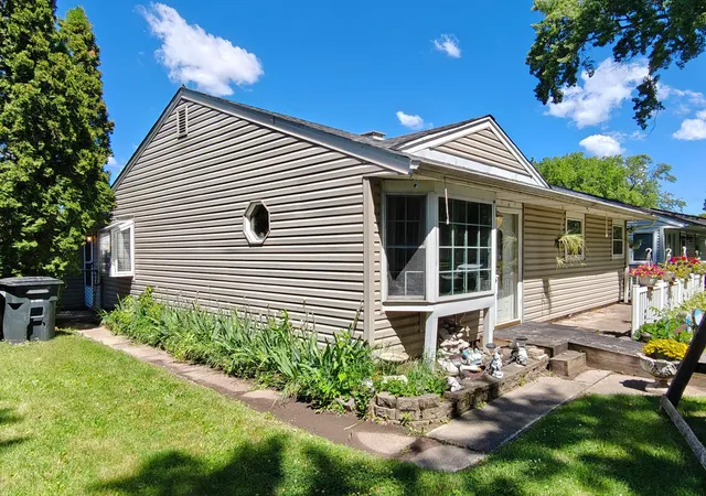 3rd image of 140 N Guyer St, Hobart, IN 46342 | MLS# 840729