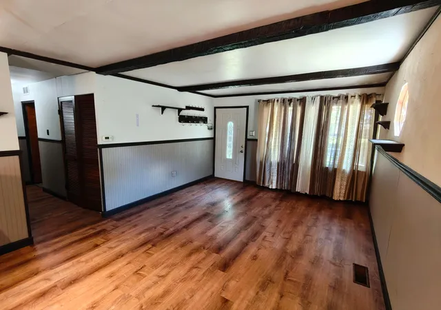 5th image of 140 N Guyer St, Hobart, IN 46342 | MLS# 840729