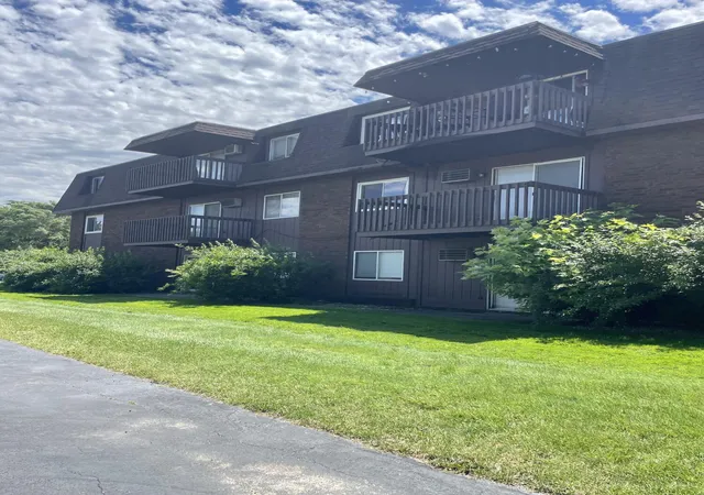 Homes for sale in Highland, IN | 10047 Kennedy Ave #2b, Highland, IN 46322 | MLS# 840758