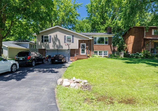 Photo 2 of Single family home for sale at 4289 Park Pl, Crown Point, IN 46307 | MLS# 841288 | Listing updated on 2026-08-07
