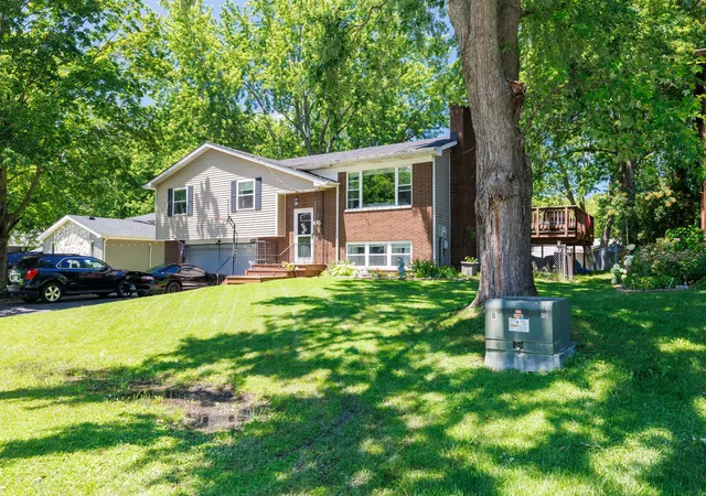 Photo 3 of Single family home for sale at 4289 Park Pl, Crown Point, IN 46307 | MLS# 841288 | Listing updated on 2026-08-07