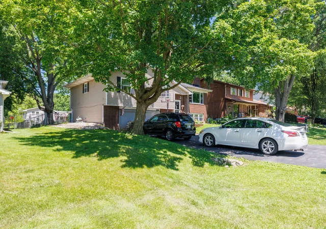 Photo 3 of Single family home for sale at 4289 Park Pl, Crown Point, IN 46307 | MLS# 841288 | Listing updated on 2026-08-07