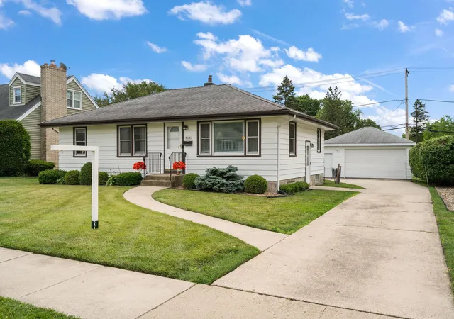 Homes for sale in Highland, IN | 3116 Lincoln St, Highland, IN 46322 | MLS# 840947