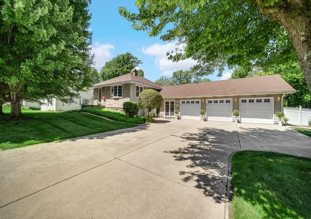 Homes for sale in Lake Station, IN | 2266 Parke St, Lake Station, IN 46405 | MLS# 841206