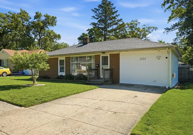 Homes for sale in Lake Station, IN | 2325 Vigo St, Lake Station, IN 46405 | MLS# 840757