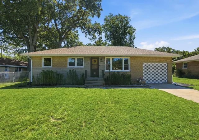 Homes for sale in Lake Station, IN | 2725 Wells St, Lake Station, IN 46405 | MLS# 840773