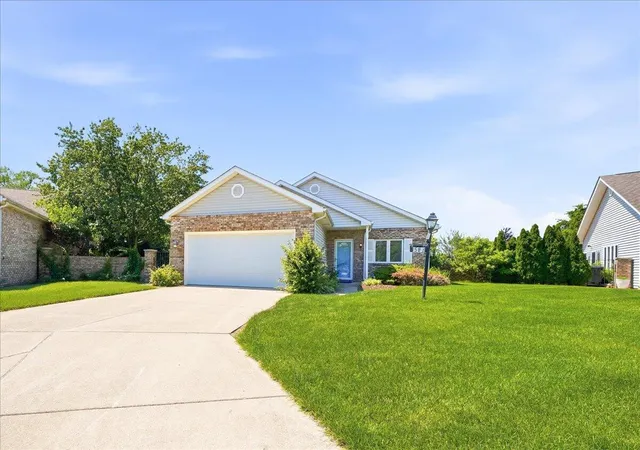 2nd image of 1582 Lilac Ct, Hobart, IN 46342 | MLS# 841054