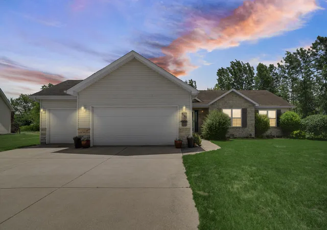 Homes for sale in De Motte, IN | 1730 Elderberry Cir, De Motte, IN 46310 | MLS# 840784