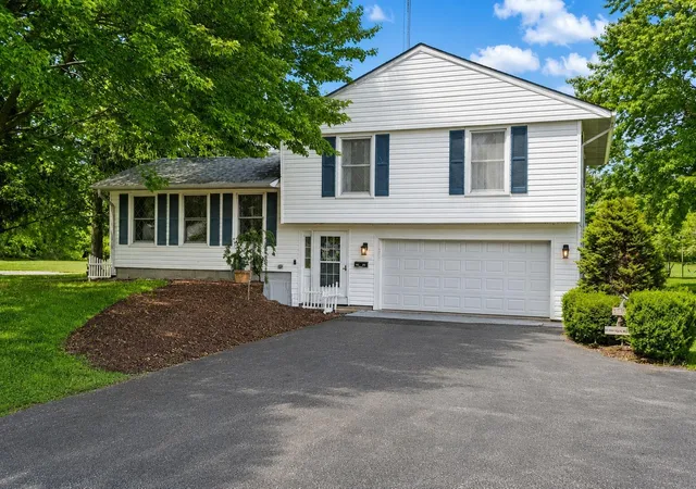 2nd image of 81 E Division Rd, Valparaiso, IN 46383 | MLS# 840956