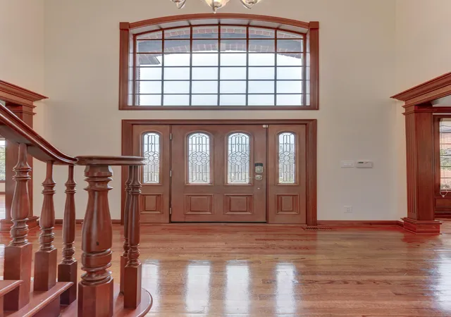 Photo 4 of Single family home for sale at 9937 Tanglewood Ct, Munster, IN 46321 | MLS# 840980 | Listing updated on 2026-09-20