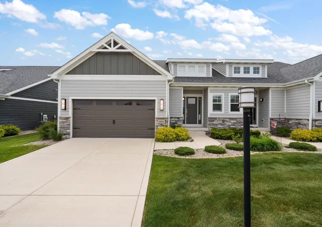 Homes for sale in Saint John, IN | 10810 Scarlett Oak Dr, Saint John, IN 46373 | MLS# 840810