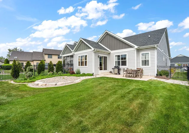 Homes for sale in Saint John, IN | 10810 Scarlett Oak Dr, Saint John, IN 46373 | MLS# 840810