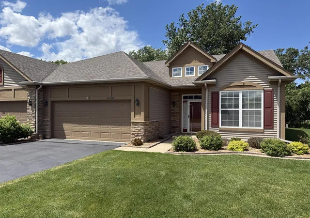 Homes for sale in Schererville, IN | 1468 Mackinaw Pl, Schererville, IN 46375 | MLS# 840886
