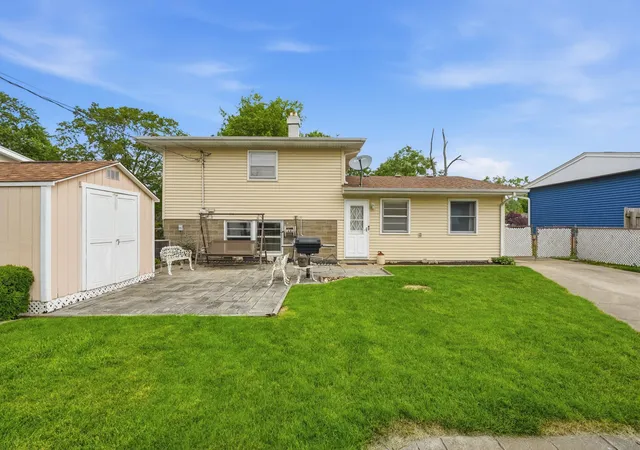 Homes for sale in Merrillville, IN | 725 W 70th Ave, Merrillville, IN 46410 | MLS# 840919