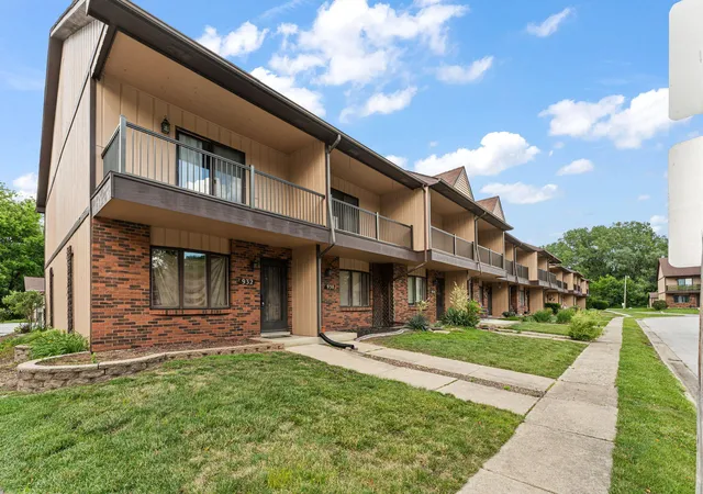 Homes for sale in Schererville, IN | 928 Jordan Cir, Schererville, IN 46375 | MLS# 840868
