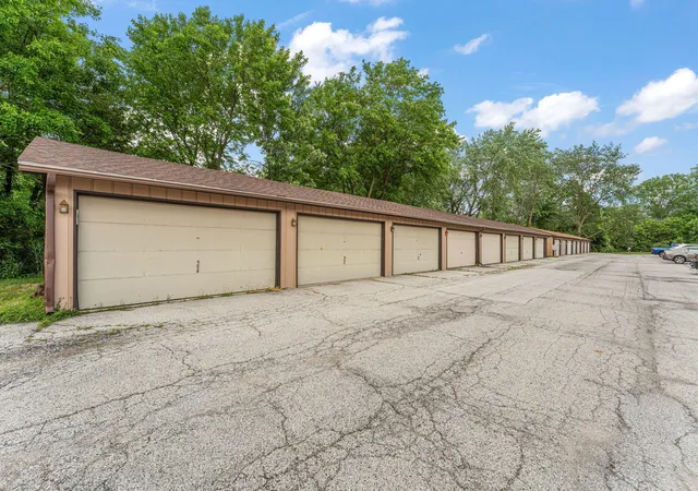 Homes for sale in Schererville, IN | 928 Jordan Cir, Schererville, IN 46375 | MLS# 840868