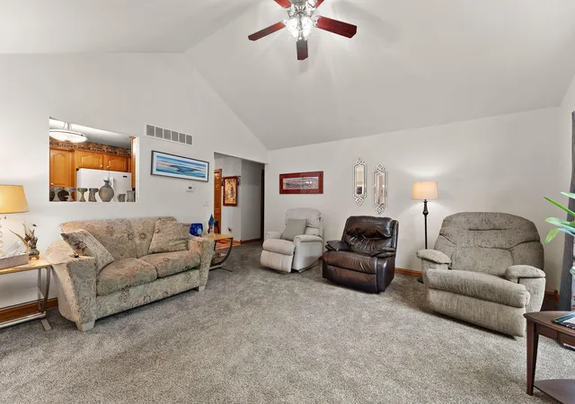 Homes for sale in De Motte, IN | 10856 N Makeever Dr E, De Motte, IN 46310 | MLS# 840950