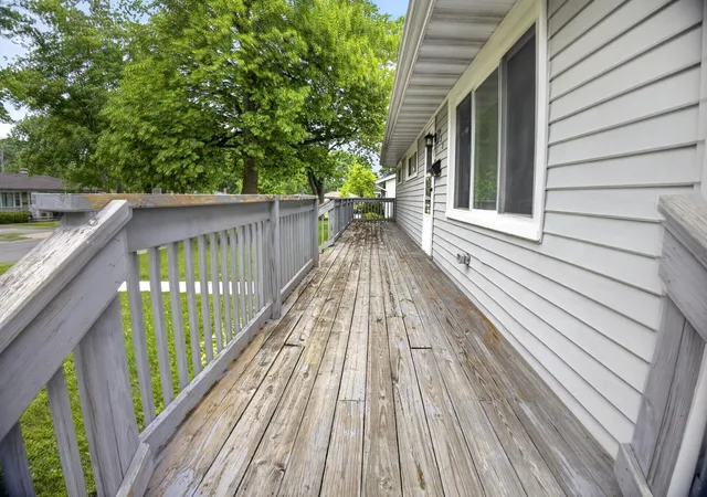 Homes for sale in Crown Point, IN | 922 E Crestview Ct, Crown Point, IN 46307 | MLS# 840895