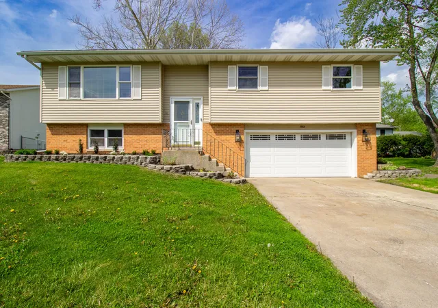 Homes for sale in Crown Point, IN | 3063 Parkwood Pl, Crown Point, IN 46307 | MLS# 840892