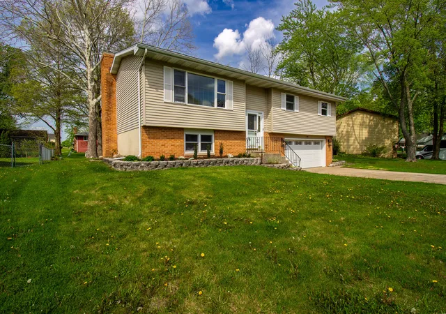 Homes for sale in Crown Point, IN | 3063 Parkwood Pl, Crown Point, IN 46307 | MLS# 840892