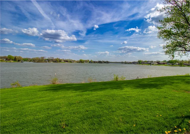 Homes for sale in Crown Point, IN | 3063 Parkwood Pl, Crown Point, IN 46307 | MLS# 840892