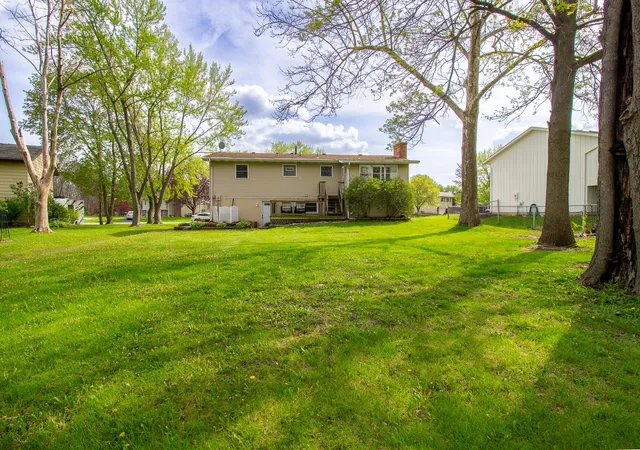 Homes for sale in Crown Point, IN | 3063 Parkwood Pl, Crown Point, IN 46307 | MLS# 840892