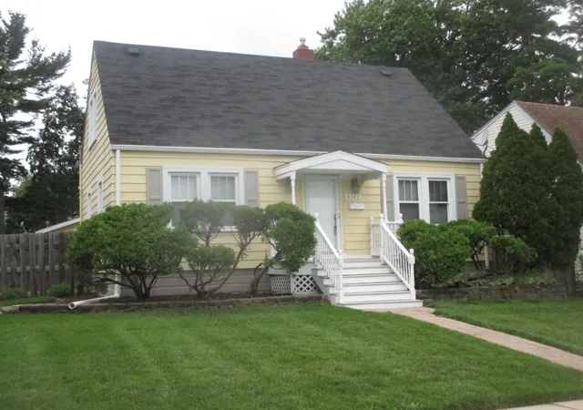 1st image of 8322 White Oak Ave, Munster, IN 46321 | MLS# 840954