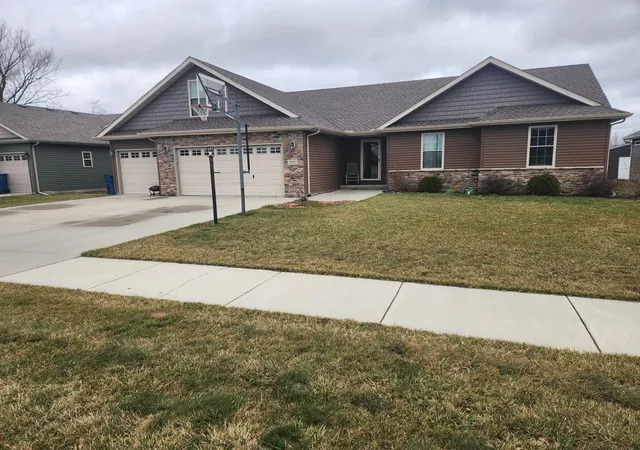 Homes for sale in De Motte, IN | 702 19th St Se, De Motte, IN 46310 | MLS# 840928