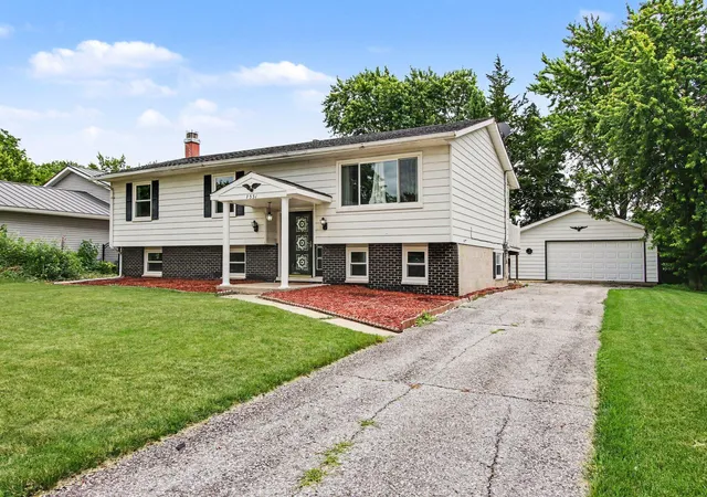 2nd image of 7331 W 83rd Ln, Crown Point, IN 46307 | MLS# 840951