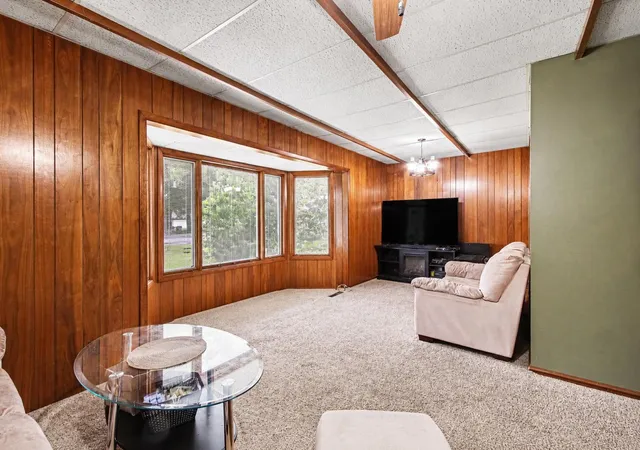 2nd image of 325 N Hobart Rd, Hobart, IN 46342 | MLS# 840934