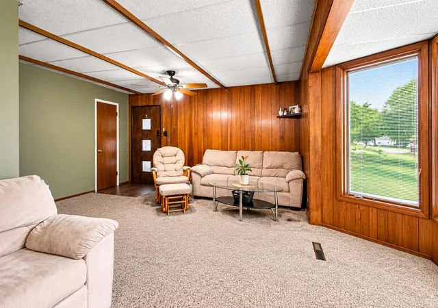 3rd image of 325 N Hobart Rd, Hobart, IN 46342 | MLS# 840934