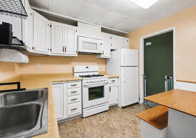 4th image of 325 N Hobart Rd, Hobart, IN 46342 | MLS# 840934