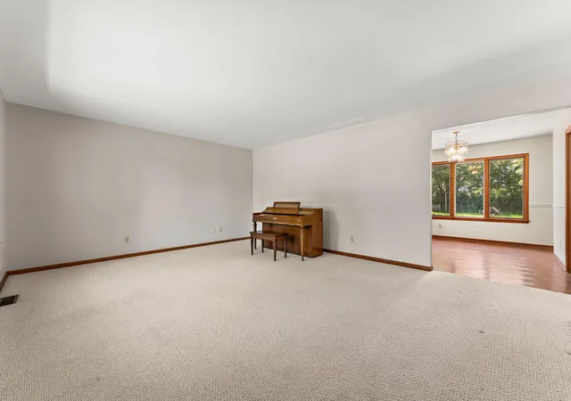 3rd image of 9082 Estates Dr, De Motte, IN 46310 | MLS# 841625