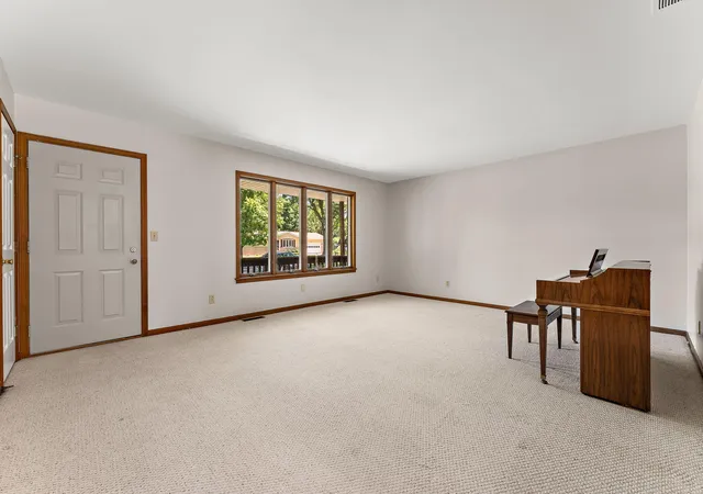 5th image of 9082 Estates Dr, De Motte, IN 46310 | MLS# 841625