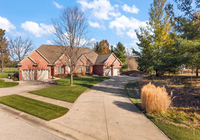 Homes for sale in Wheatfield, IN | 5540 Fountain View Dr, Wheatfield, IN 46392 | MLS# 840993