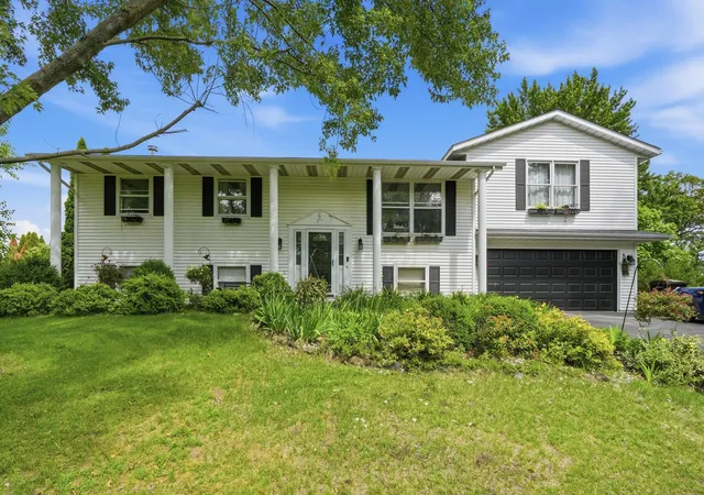 Photo 1 of Single family home for sale at 9371 N 408 East, Lake Village, IN 46349 | MLS# 841013 | Listing updated on 2026-10-07