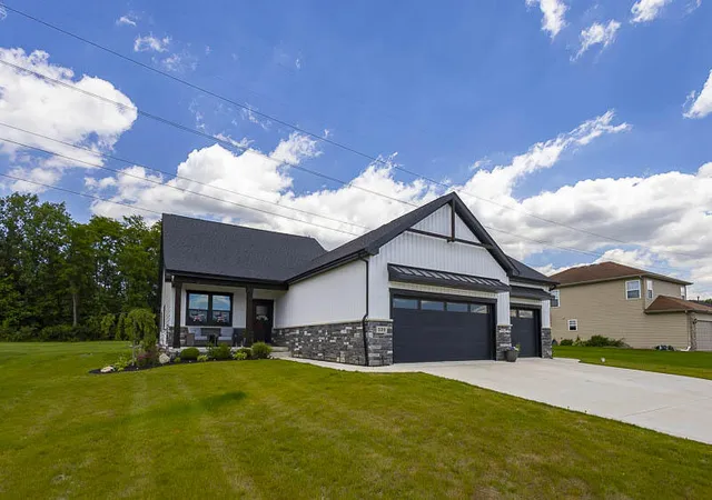 Photo 2 of Sale Pending at 539 Scenic View Ave, Valparaiso, IN 46385 | MLS# 841051 | Listing updated on 2026-08-25