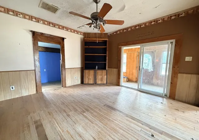 5th image of 302 E Main St, Medaryville, IN 47957 | MLS# 841210