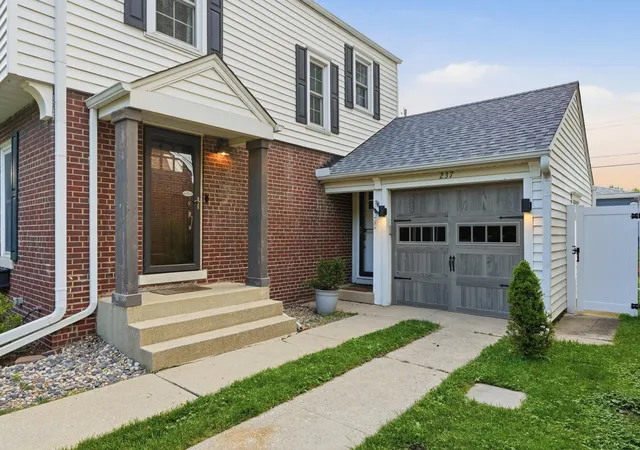 3rd image of 237 Sunnyside Ave, Munster, IN 46321 | MLS# 841091