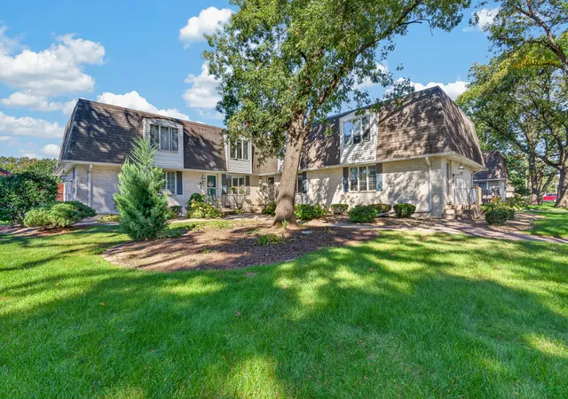 Photo 1 of Condo for sale at 34 Woodhollow Dr, Schererville, IN 46375 | MLS# 846381 | Listing updated on 2026-10-06
