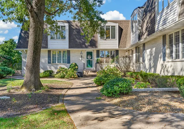 Photo 2 of Condo for sale at 34 Woodhollow Dr, Schererville, IN 46375 | MLS# 846381 | Listing updated on 2026-10-06