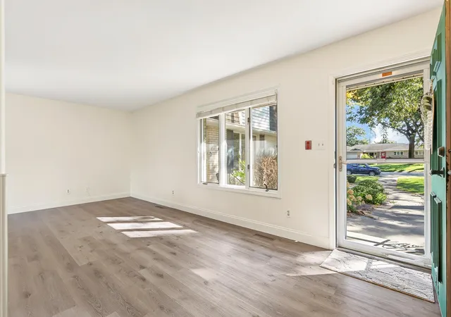 Photo 4 of Condo for sale at 34 Woodhollow Dr, Schererville, IN 46375 | MLS# 846381 | Listing updated on 2026-10-06