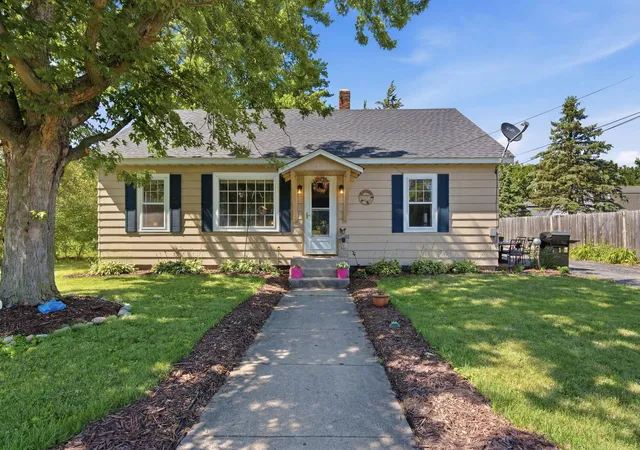 Homes for sale in Wheatfield, IN | 110 W Grove St, Wheatfield, IN 46392 | MLS# 841083